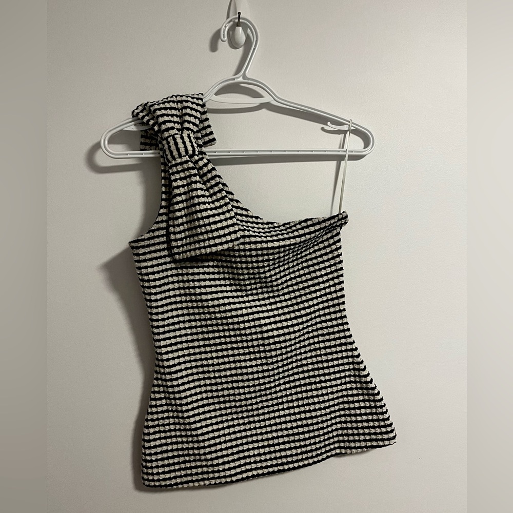 RW&Co one shoulder black and white bow top